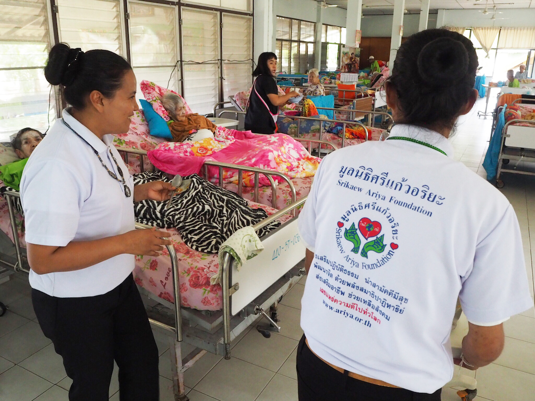 โครงการมอบทุนช่วยเหลือคนชรา วันที่  7 พฤษภาคม 2560 ณ สถานสงเคราะห์คนชราบ้านลพบุรี อ.เมือง จ.ลพบุรี